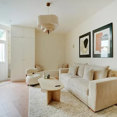 Apartment De Gamme Avec 2 Salles De Bains Et Climatisation Au Coeur Du Marais Paris