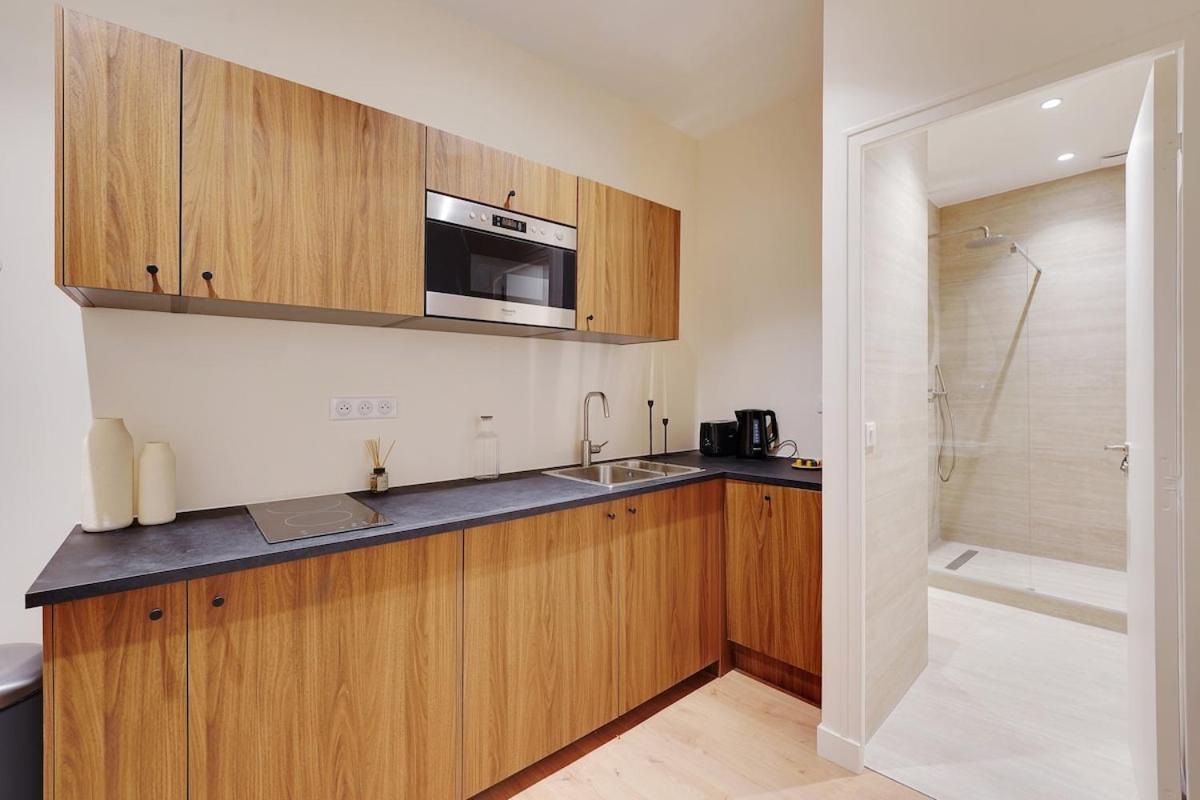 Apartment De Gamme Avec 2 Salles De Bains Et Climatisation Au Coeur Du Marais Paris
