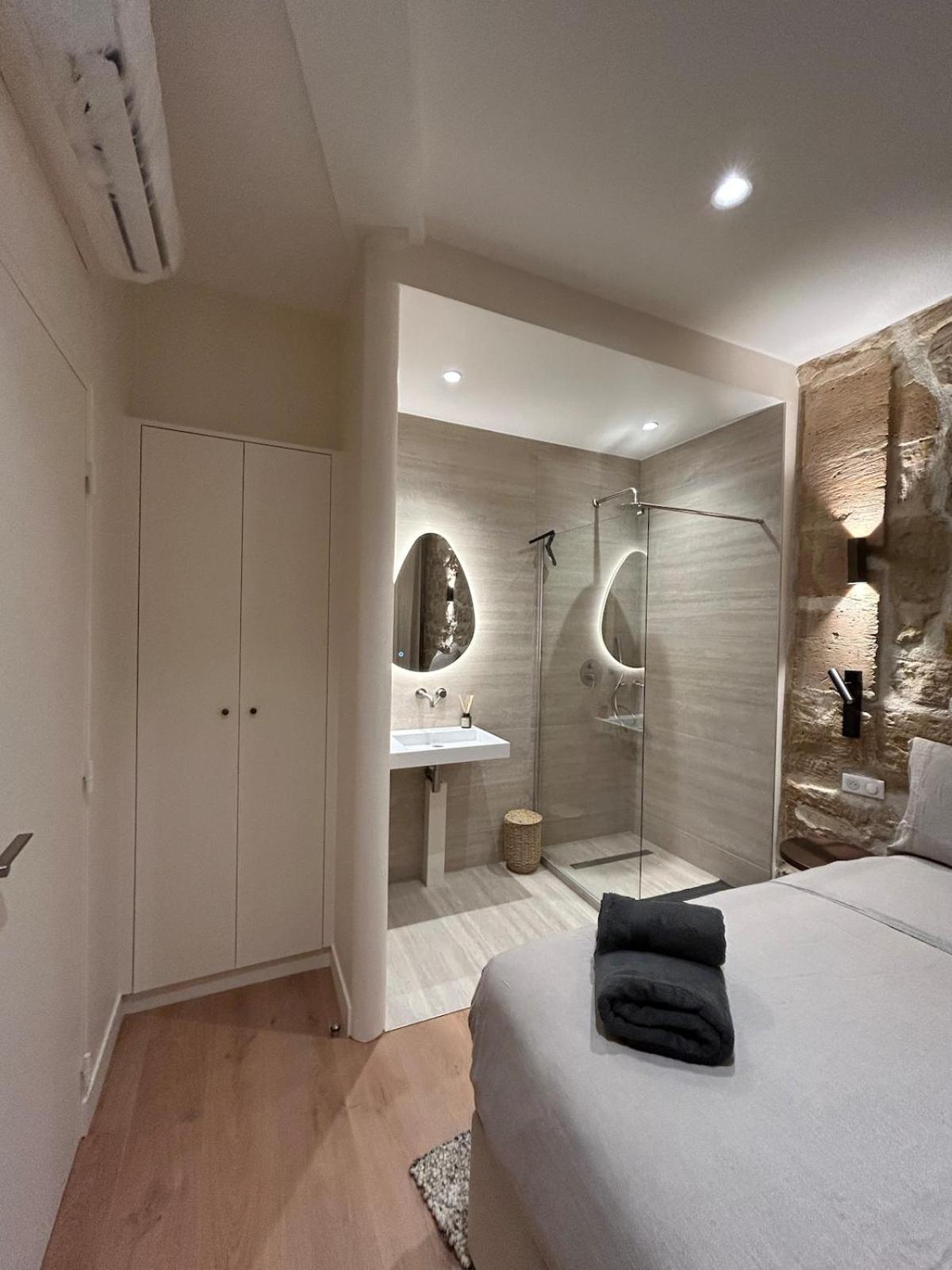 De Gamme Avec 2 Salles De Bains Et Climatisation Au Coeur Du Marais * Paris